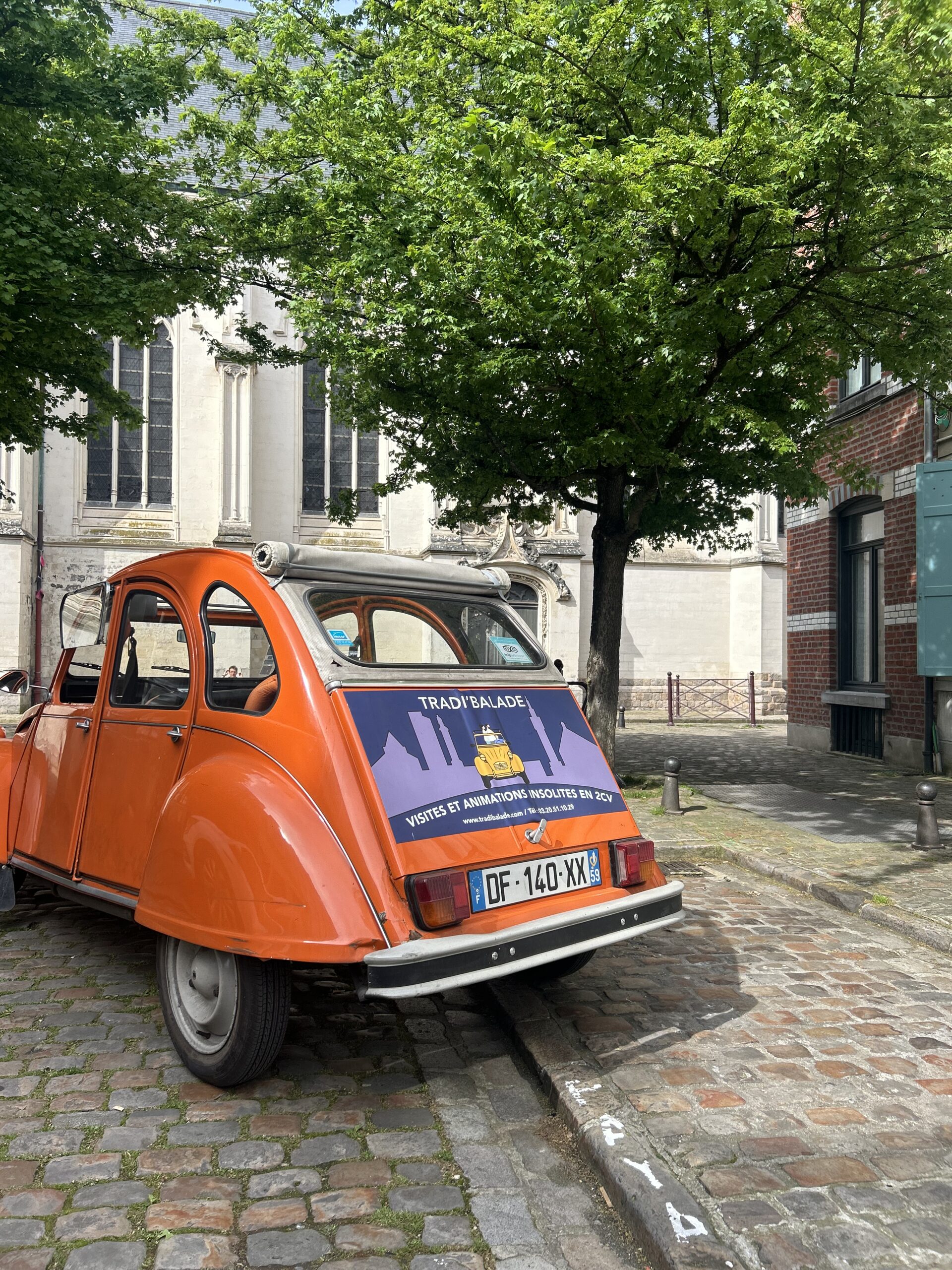 2CV dans les rues de Lille